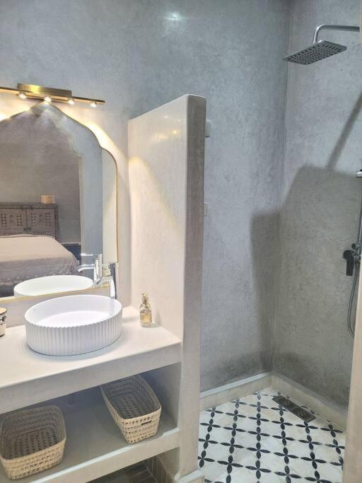Riad Isahiac Avec Piscine En Exclusivite Marrakesh Luaran gambar