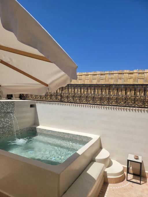 Riad Isahiac Avec Piscine En Exclusivite Marrakesh Luaran gambar
