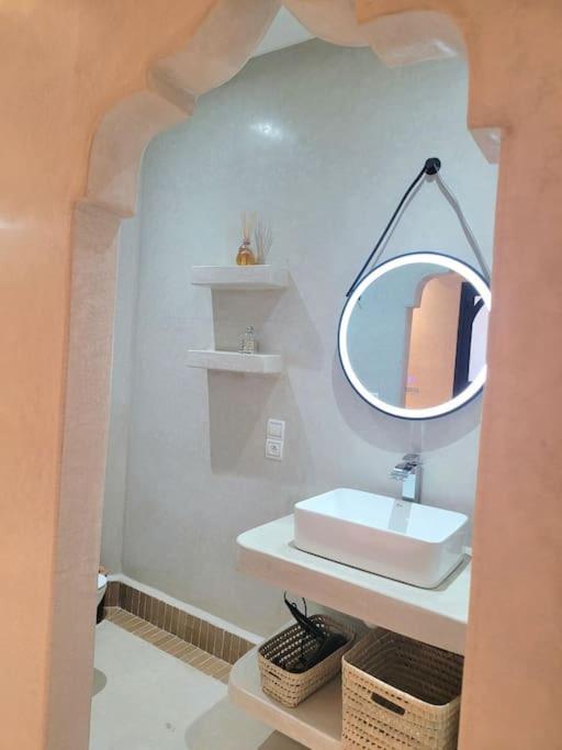 Riad Isahiac Avec Piscine En Exclusivite Marrakesh Luaran gambar