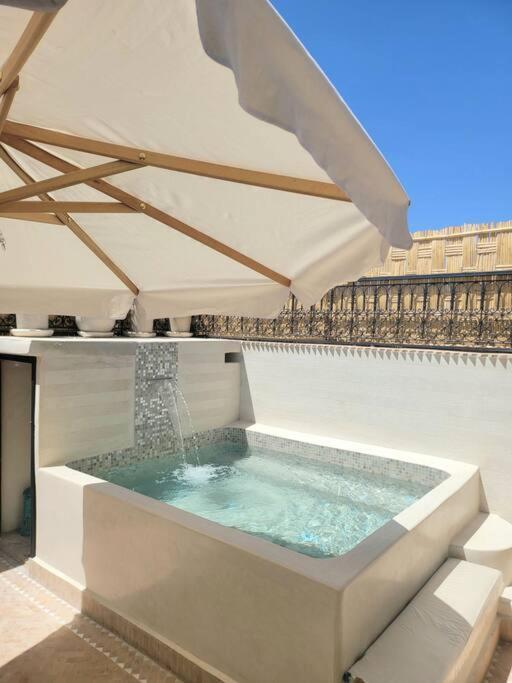 Riad Isahiac Avec Piscine En Exclusivite Marrakesh Luaran gambar